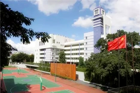 帶上移動錄播去辦畢業典禮和期末表彰大會，全校2000名師生就都能看直播！